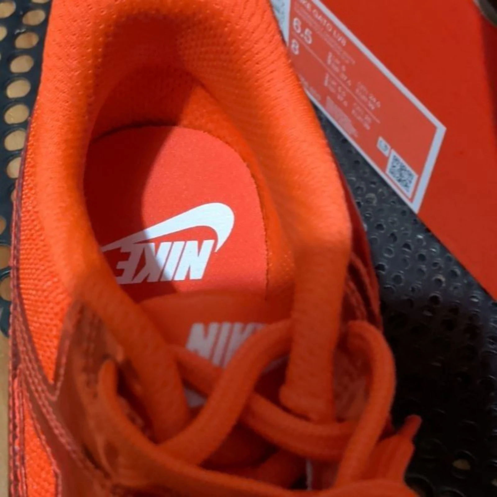 Baskets Nike Gato LV8 Métalliques Rouges - Neuves Boîte 39